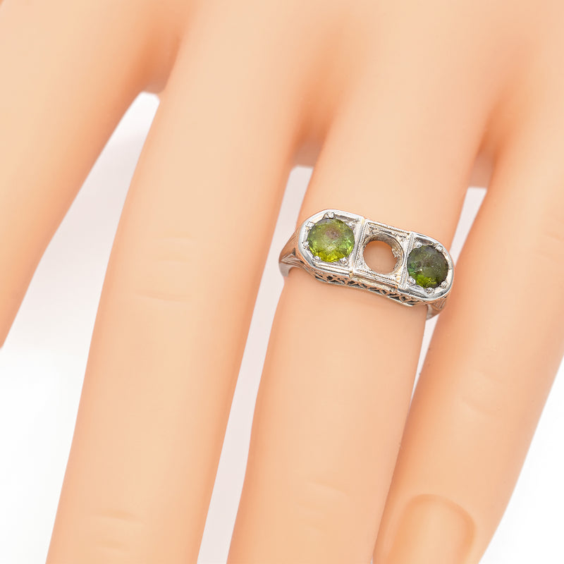 Vintage 18K White Gold 0.89 TCW Peridot Filigree Ring