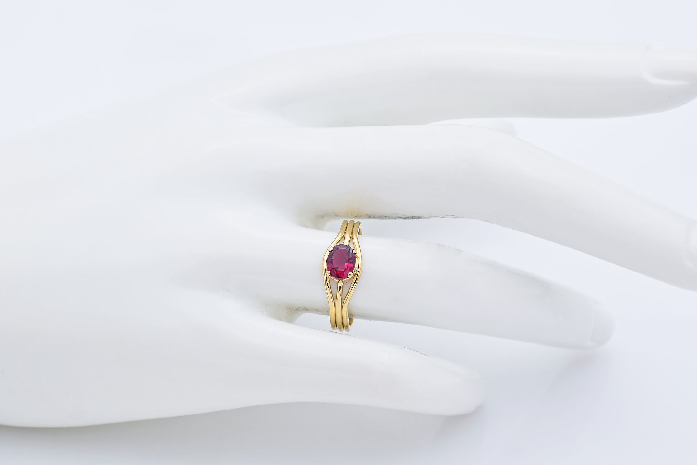 Vintage 18K Yellow Gold Rubellite Band Ring Size 6.75