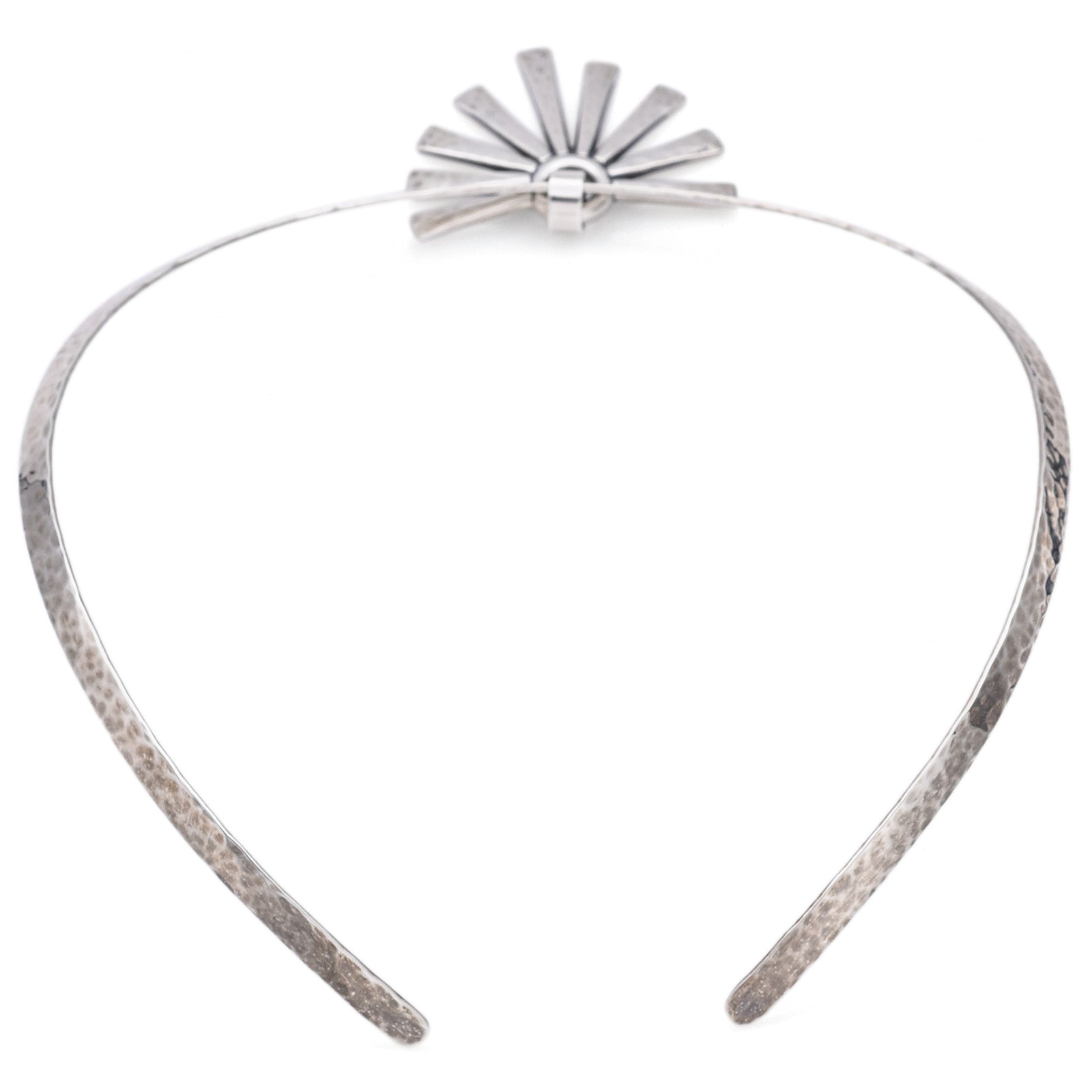 James Avery Sterling Silver Hammered Sunburst Pendant Collar Necklace Blue Ribbon Rarities