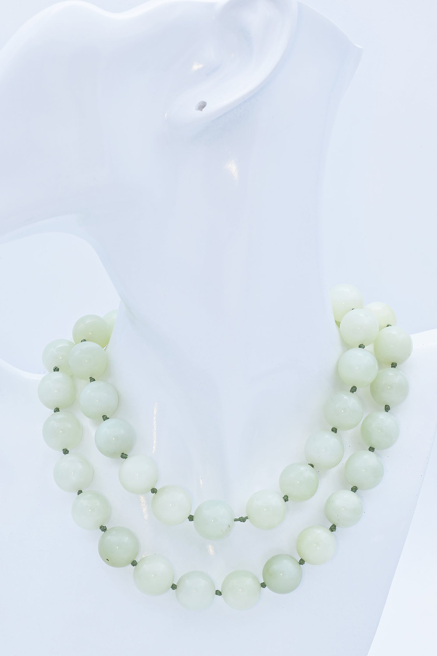 Estate 14K Yellow Gold Pale Green Jade Beaded Strand Necklace