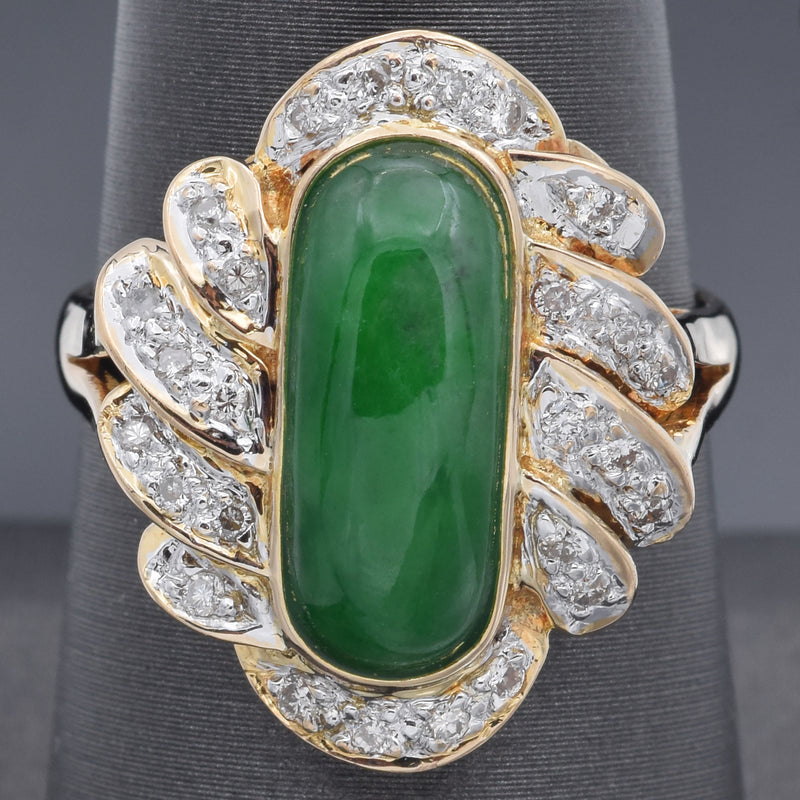 Vintage 18K Yellow Gold Green Jade & Diamond Cocktail Ring Size 8