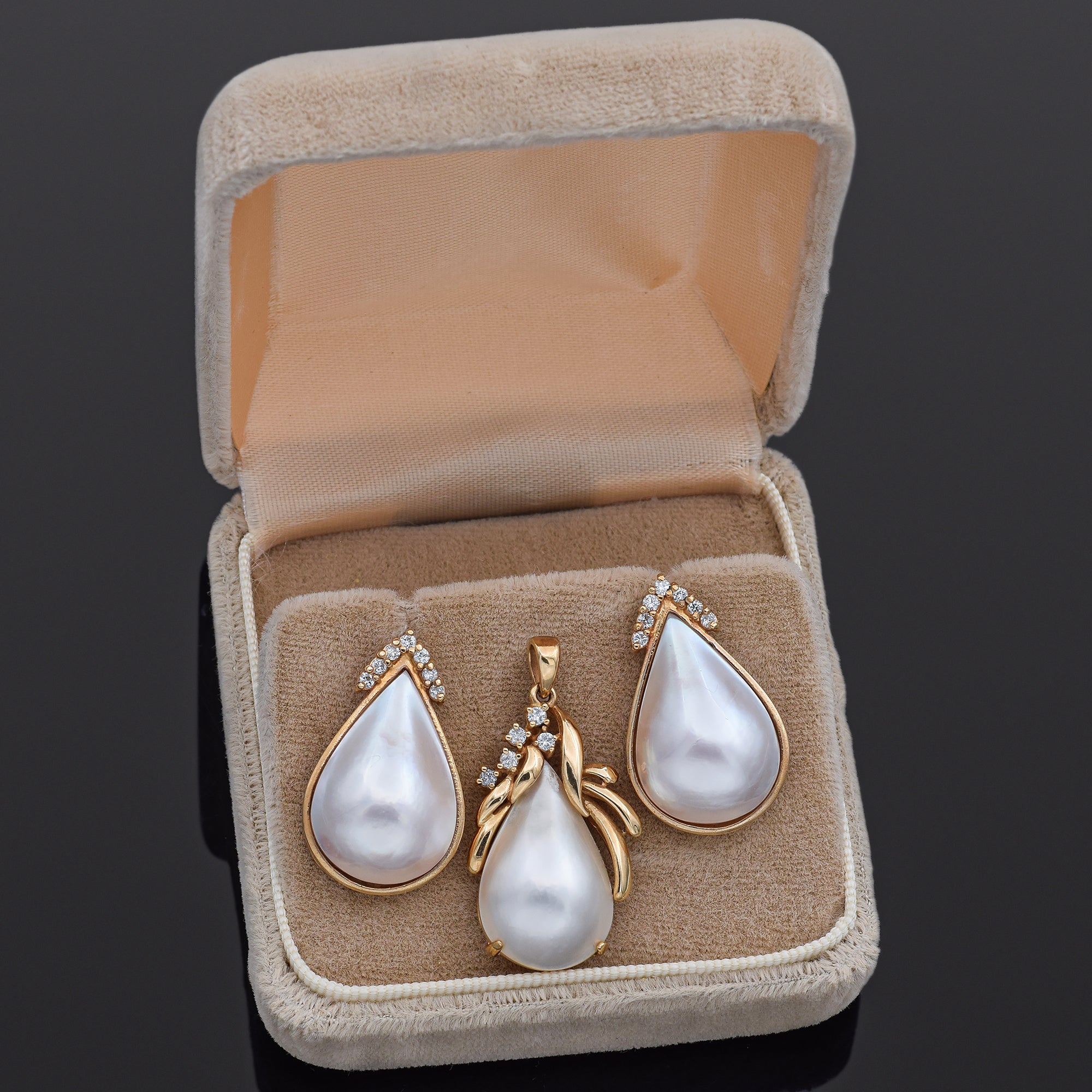 Vintage 14K Yellow Gold Mabe Pearl Diamond Pendant & ALA Signed Earrings Set Box