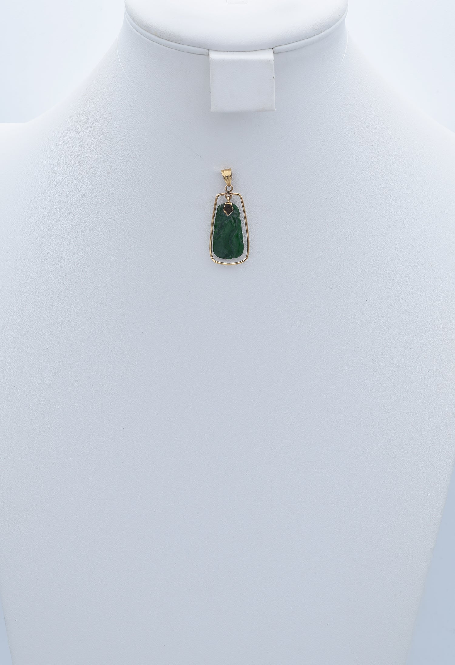 Vintage 14K Yellow Gold Green Jade Carved Squash Fruit Pendant