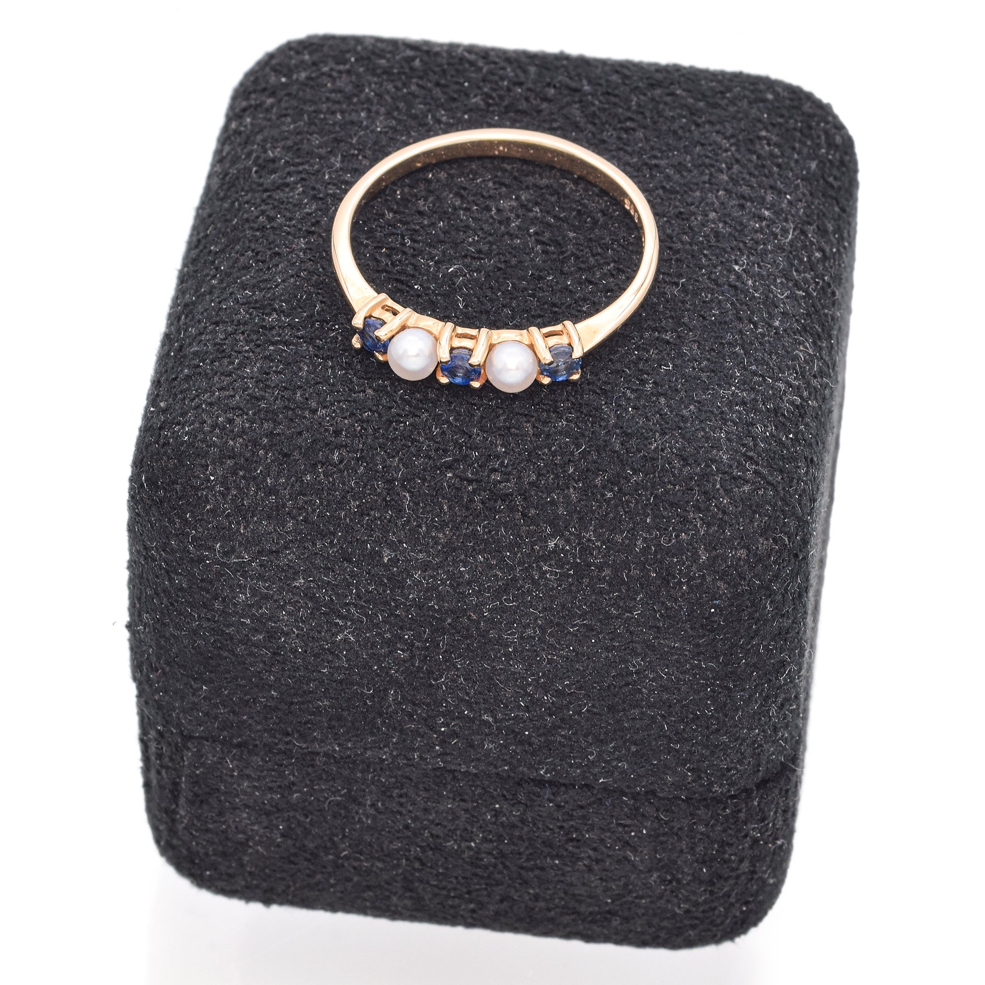 Tiffany & Co. 14K Yellow Gold 0.27 TCW Sapphire and Pearl Ring