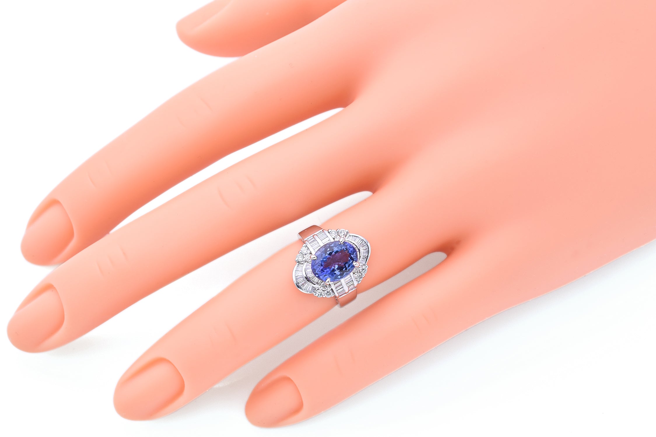 Estate 18K White Gold 2.8Ct Tanzanite & 0.72 TCW Diamond Cocktail Ring Size 4.75