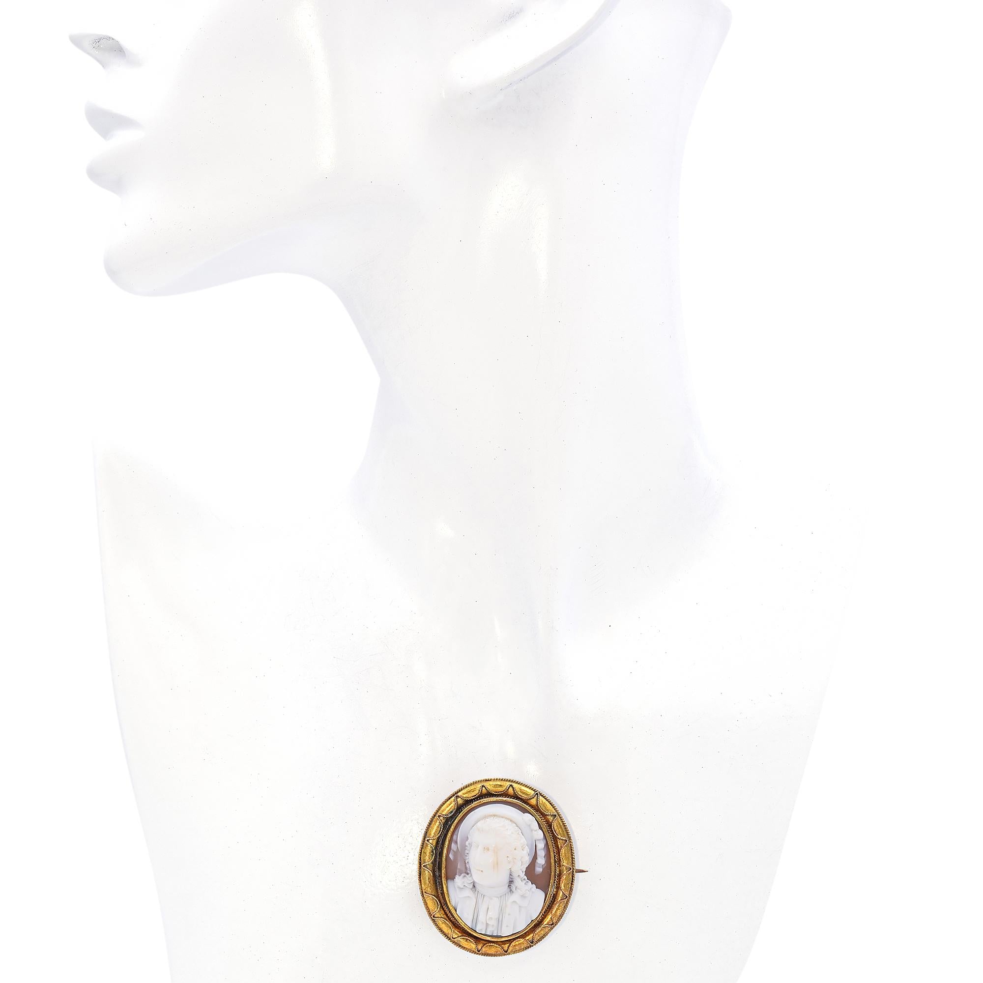 Antique 16K Yellow Gold Prince Charlie Bonnie Shell Cameo Brooch