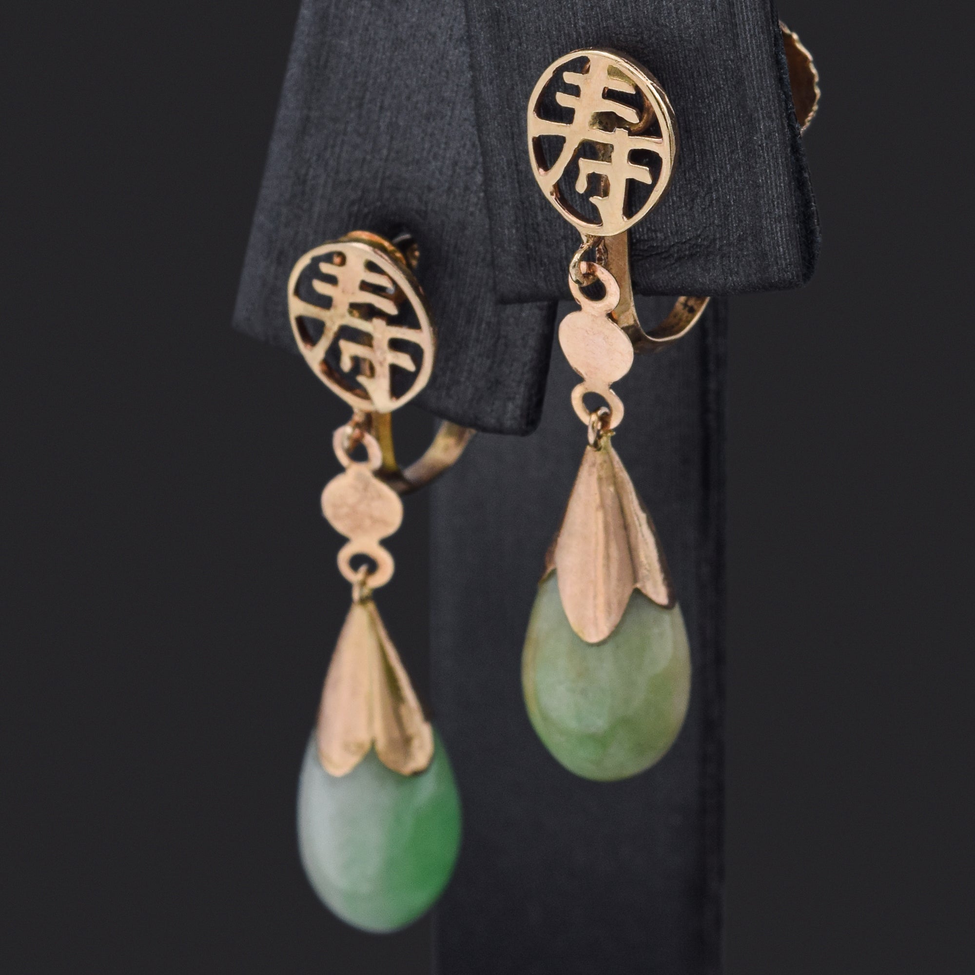 Vintage 14K Yellow Gold Green Jade 寿 Longevity Dangle Screw-Back Earrings