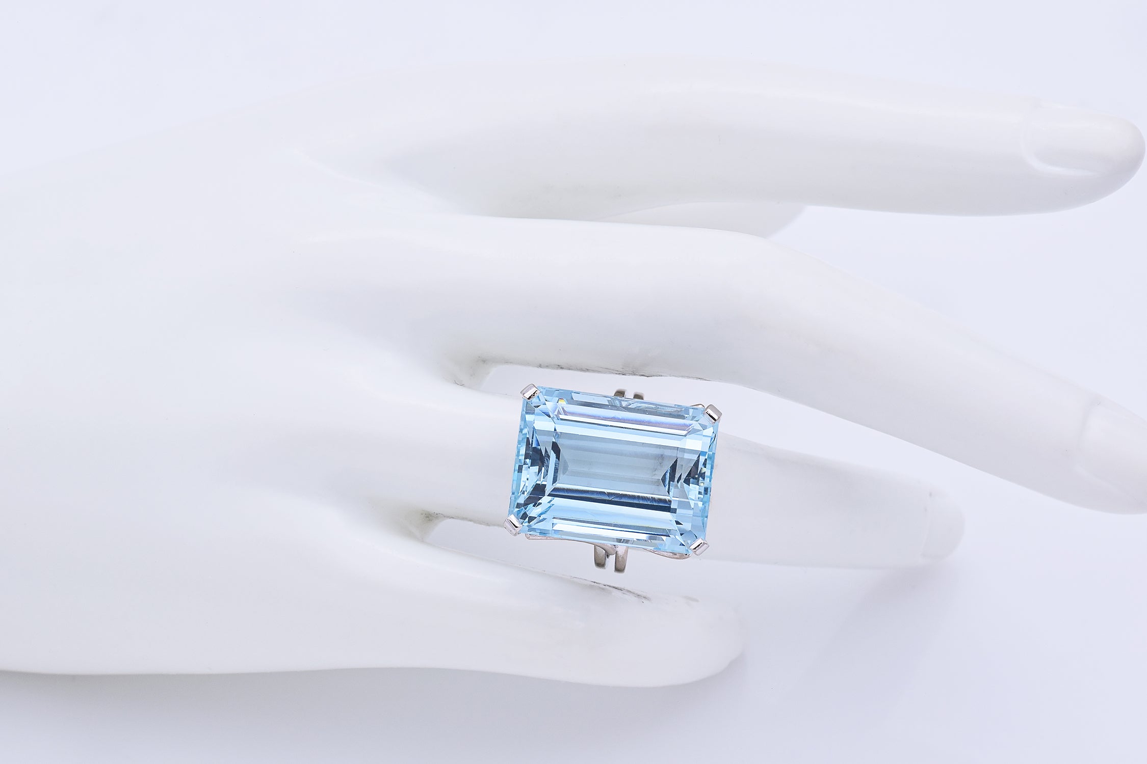 Estate 13K White Gold & Palladium Alloy 22.61Ct Aquamarine Cocktail Ring Size 6