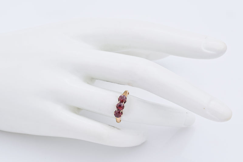 Antique 14K Yellow Gold Garnet Three-Stone Band Ring Size 5.75