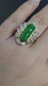 Vintage 18K Yellow Gold Green Jade & Diamond Cocktail Ring Size 8